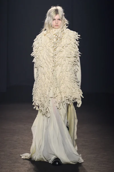 Look 13